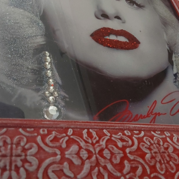 Marilyn Monroe Gorgeous Black And White Red Lips Bling Vintage Chic Red frame - Picture 3 of 7